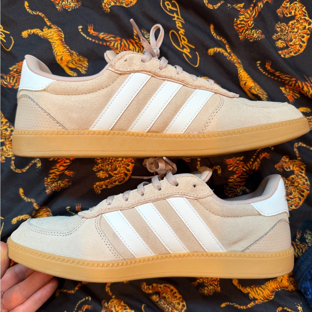 Adidas women’s size 9.5 Beige Suede Sneakers with White Stripes NEW